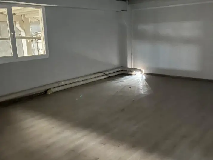 MENDERES&#39;DE 1750 M2 KİRALIK DEPO