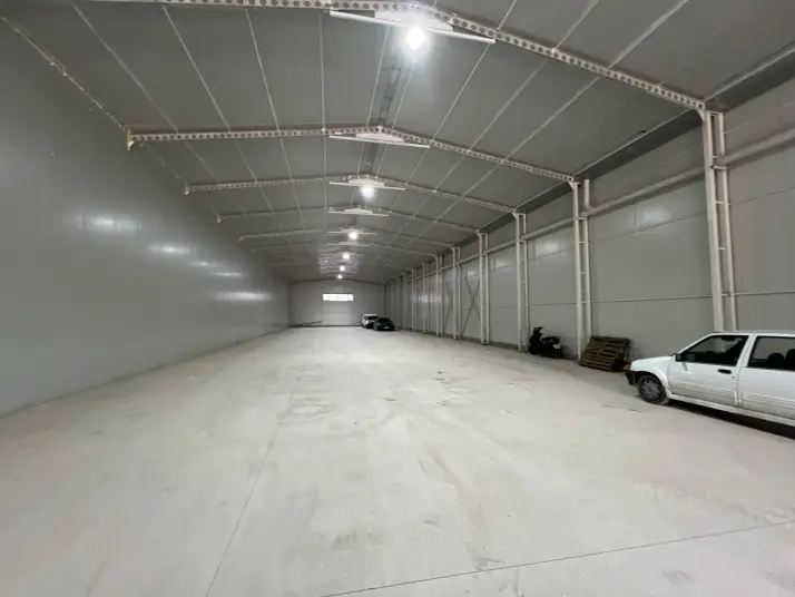 ÜÇ ELMASTAN SANAYİ BÖLGESİNE YAKIN 1.000 M² MUHTEŞEM BİR DEPO / İŞ YERİ