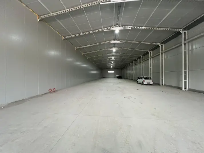 ÜÇ ELMASTAN SANAYİ BÖLGESİNE YAKIN 1.000 M² MUHTEŞEM BİR DEPO / İŞ YERİ