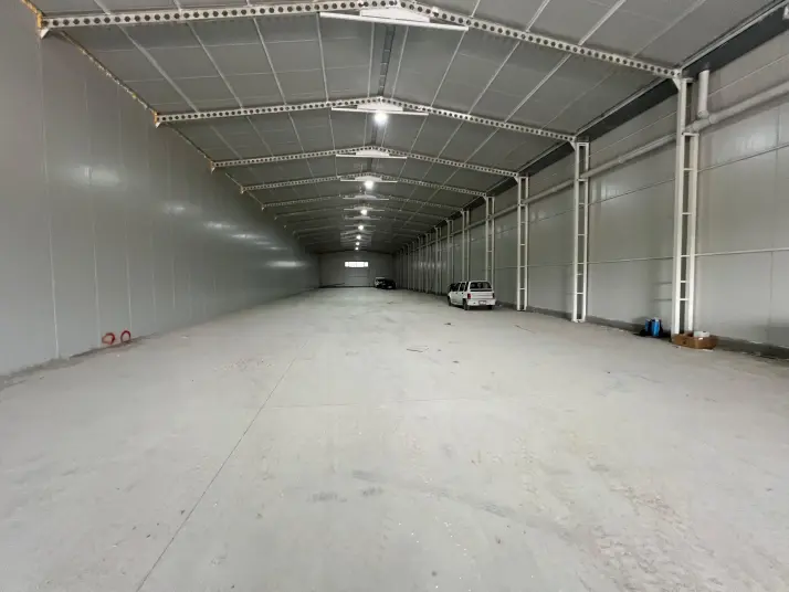 ÜÇ ELMASTAN SANAYİ BÖLGESİNE YAKIN 1.000 M² MUHTEŞEM BİR DEPO / İŞ YERİ