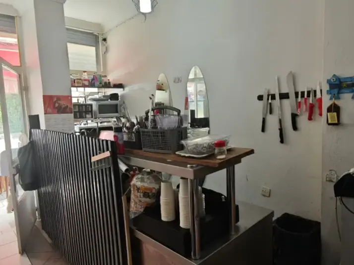 Bornova Kurtuluş Caddesinde Kiracılı Satılık Dükkan