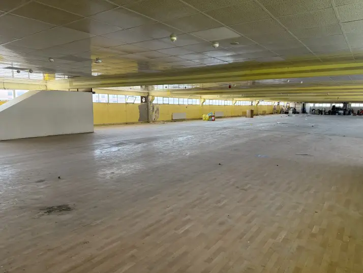     Ana Arter Üzeri Köşe Fabrika Sanayi + Atık Üretim Uygun