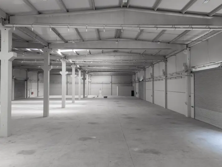 ALOSBİ’DE 2.800 m² KAPALI ALANLI KİRALIK FABRİKA
