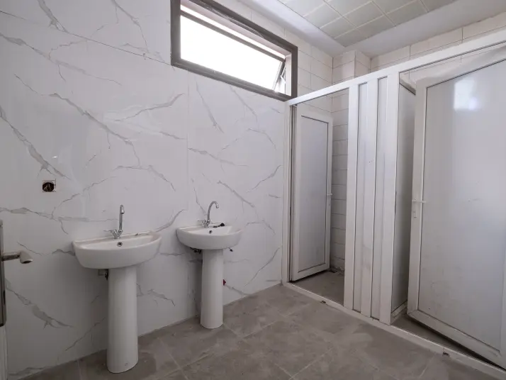 ALOSBİ’DE 2.800 m² KAPALI ALANLI KİRALIK FABRİKA