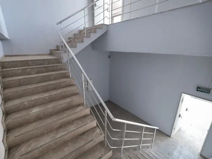 ALOSBİ’DE 2.800 m² KAPALI ALANLI KİRALIK FABRİKA