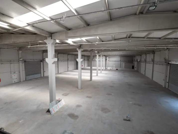 ALOSBİ’DE 2.800 m² KAPALI ALANLI KİRALIK FABRİKA