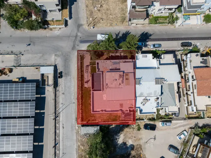 ÇİĞLİ’DE ANADOLU CADDESİNE YAKIN SATILIK KOMPLE BİNA