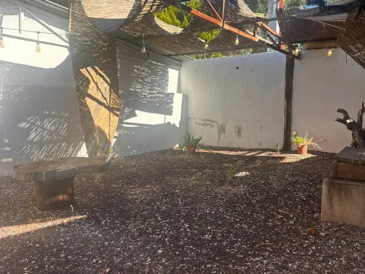 İzmir Narlıdere Sahilde Büyük Metrekareli Tek Kat Ticari Alan
