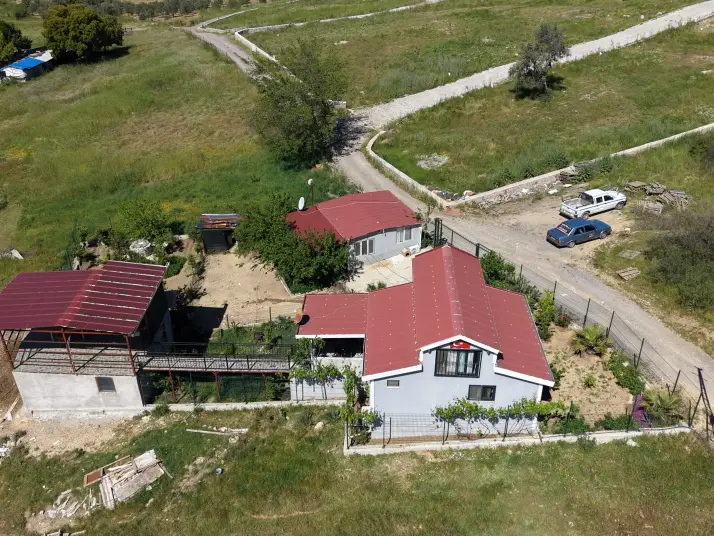 İZMİR GÖRECE ÇAKALLARDA TEKTAPU 606 M2 3 EV MÜŞTEMİLAT ELEKTRİK SU OLAN BAHÇE