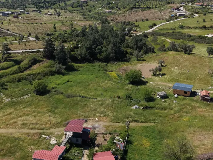 İZMİR GÖRECE ÇAKALLARDA TEKTAPU 606 M2 3 EV MÜŞTEMİLAT ELEKTRİK SU OLAN BAHÇE