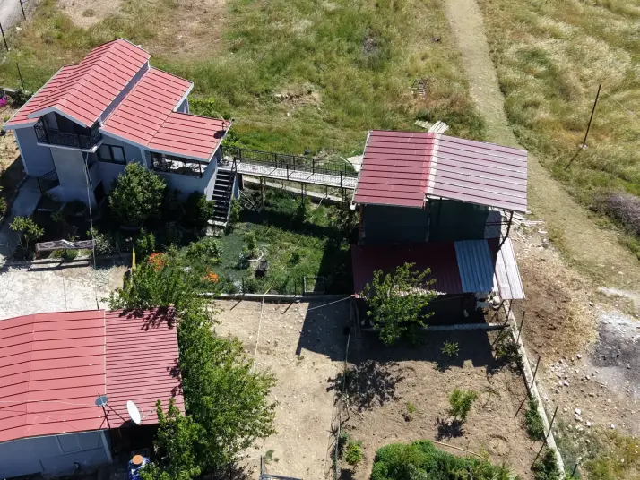 İZMİR GÖRECE ÇAKALLARDA TEKTAPU 606 M2 3 EV MÜŞTEMİLAT ELEKTRİK SU OLAN BAHÇE