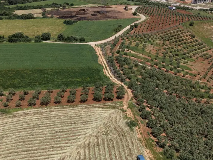 OĞLANANASINDA SATILIK TEKTAPU 840 M2 İMARIN DİBİNDE YATIRIMLIK BAHÇE
