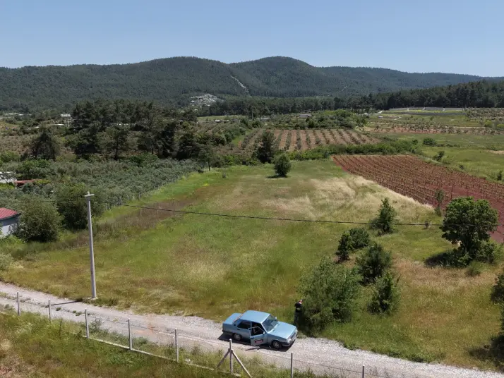 İZMİR YENİKÖYDE SATILIK 7.100 M2 TAPULU ÇİFTLİK İÇİN UYGUN MUHTEŞEM ARAZİ