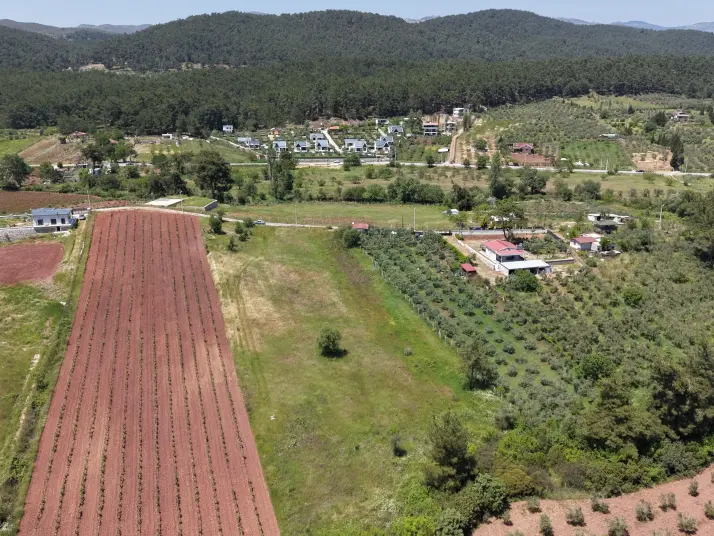 İZMİR YENİKÖYDE SATILIK 7.100 M2 TAPULU ÇİFTLİK İÇİN UYGUN MUHTEŞEM ARAZİ
