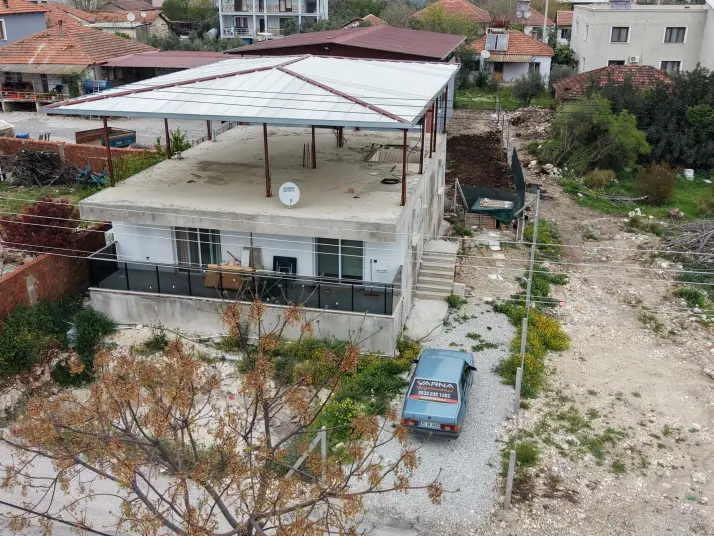 İZMİR TEKELİ MERKEZDE SATILIK 330 M2 ARSA 125 M2 SIFIR ÇATILI EV DOĞALGAZ KAPIDA