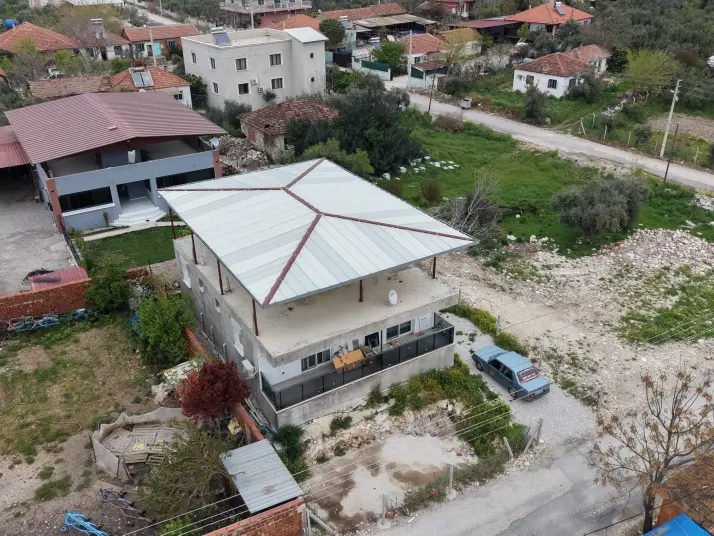 İZMİR TEKELİ MERKEZDE SATILIK 330 M2 ARSA 125 M2 SIFIR ÇATILI EV DOĞALGAZ KAPIDA