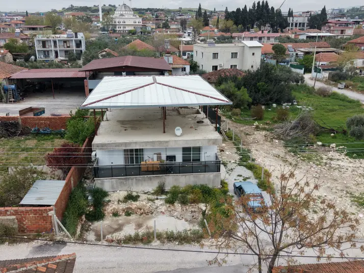 İZMİR TEKELİ MERKEZDE SATILIK 330 M2 ARSA 125 M2 SIFIR ÇATILI EV DOĞALGAZ KAPIDA