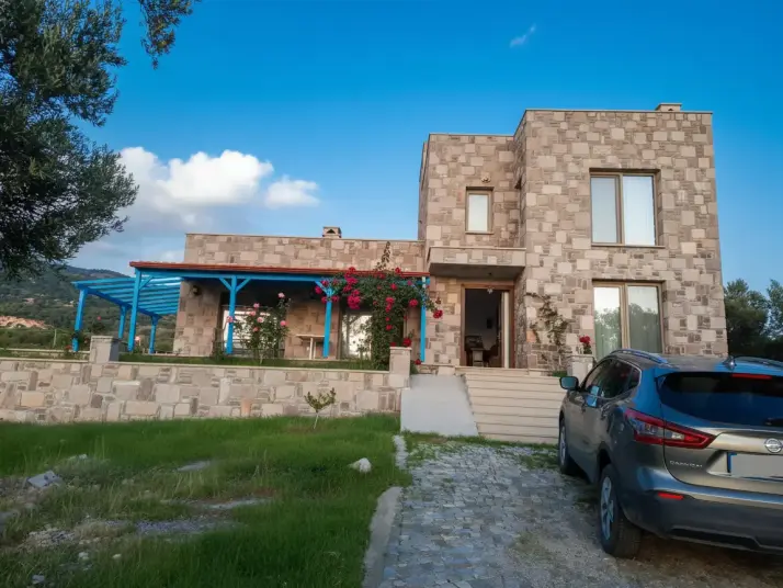 FİNANS PARK&#38;#39;TAN DENİZİN DİBİNDE EMSALSİZ TAŞ VİLLA 2.872.M2 TURİZM İMARLI