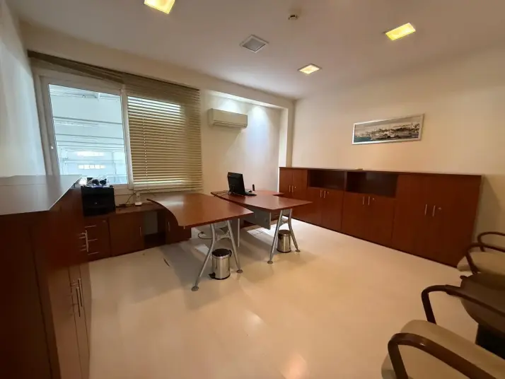 GAZİEMİR SARNIÇ&#39;TA 2800 M2 KİRALIK DEPO &#38; OFİS