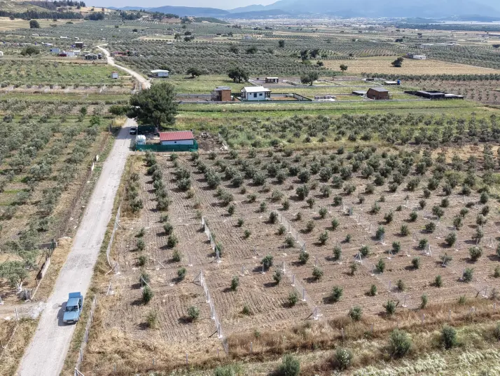 MENDERES TEKELİDE SATILIK TAPULU 170 M2 HARİKA BARAJ MANZARALI YATIRIMLIK BAHÇELER