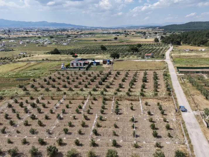 MENDERES TEKELİDE SATILIK TAPULU 170 M2 HARİKA BARAJ MANZARALI YATIRIMLIK BAHÇELER
