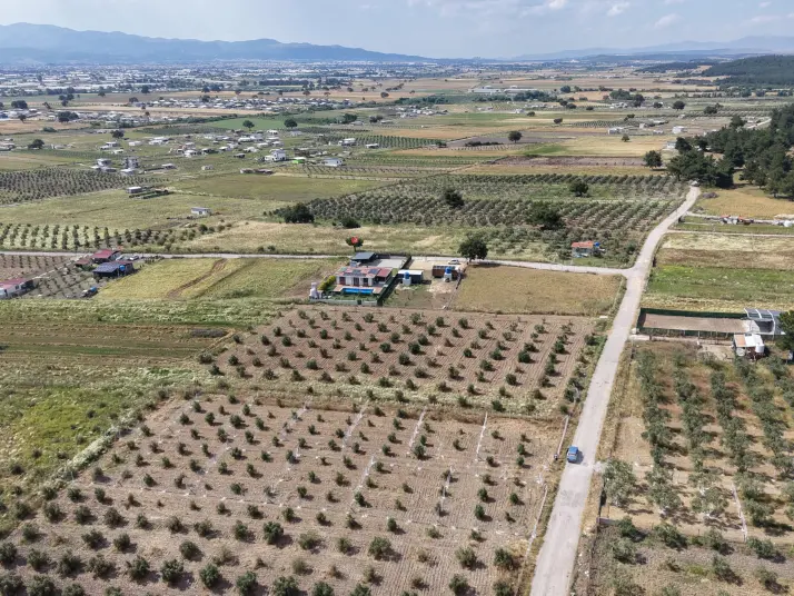 MENDERES TEKELİDE SATILIK TAPULU 170 M2 HARİKA BARAJ MANZARALI YATIRIMLIK BAHÇELER