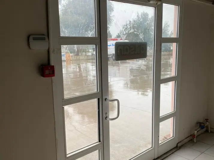 MENDERESTE 2550 M2 KİRALIK DEPO