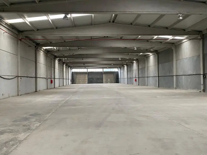 MENDERESTE 2550 M2 KİRALIK DEPO