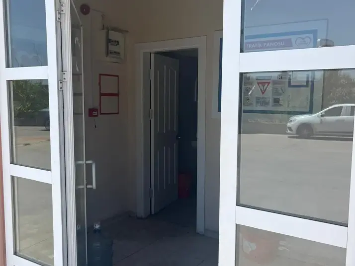 MENDERESTE 2550 M2 KİRALIK DEPO
