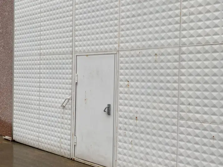 MENDERESTE 2550 M2 KİRALIK DEPO