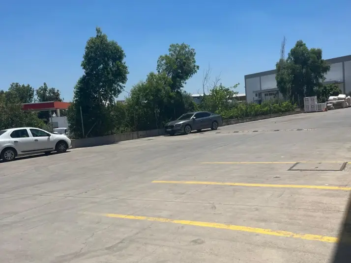 MENDERESTE 2550 M2 KİRALIK DEPO