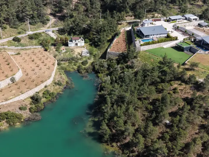 İZMİR ÇATALCADA SATILIK TEKTAPU 1.000 M2 GÖLE SIFIR RUHSATLI EV+ELEKTRİK+SU