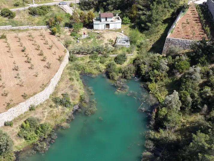 İZMİR ÇATALCADA SATILIK TEKTAPU 1.000 M2 GÖLE SIFIR RUHSATLI EV+ELEKTRİK+SU