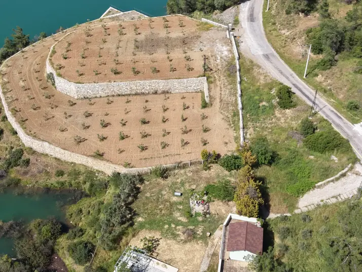 İZMİR ÇATALCADA SATILIK TEKTAPU 1.000 M2 GÖLE SIFIR RUHSATLI EV+ELEKTRİK+SU