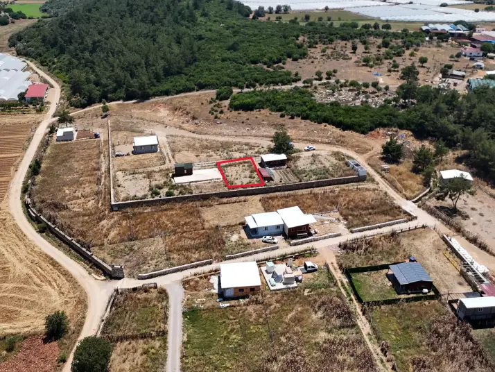  ATAKÖY&#39;de 320 m2 KÖK HİSSE TAPULU TARLA