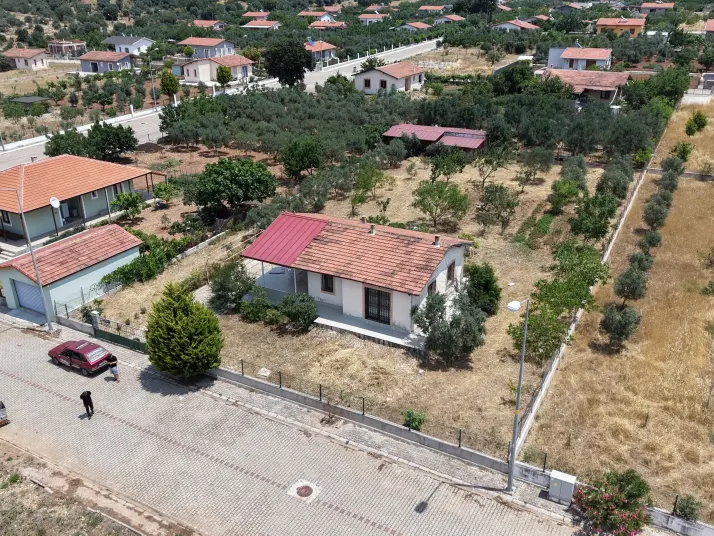 SERKÖY ÇİFTLİK EVLERİNDE SATILIK 1.500 M2 ARSA 100 M2 MÜSTAKİL EV
