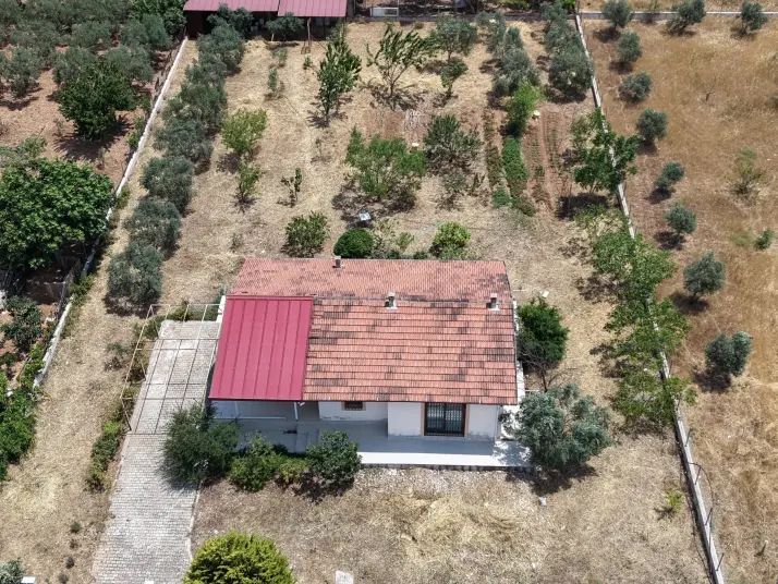 SERKÖY ÇİFTLİK EVLERİNDE SATILIK 1.500 M2 ARSA 100 M2 MÜSTAKİL EV