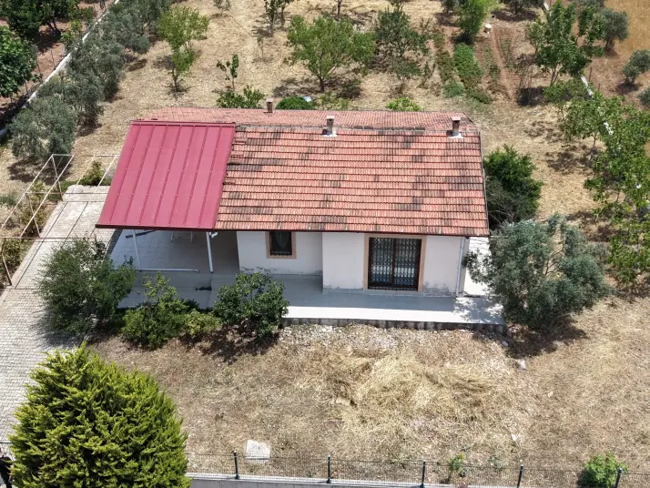 SERKÖY ÇİFTLİK EVLERİNDE SATILIK 1.500 M2 ARSA 100 M2 MÜSTAKİL EV