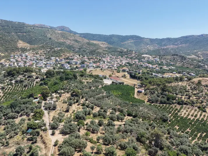 İZMİR ÖZDEREDE SATILIK DENİZ MANZARALI TEKTAPU 1.961 M2 YATIRIMLIK BAHÇE