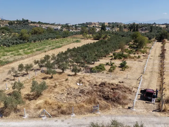 MENDERES DEREKÖYDE SATILIK 460 M2 TAPULU MERKEZE YAKIN ÇEVRİLİ HARİKA BAHÇE