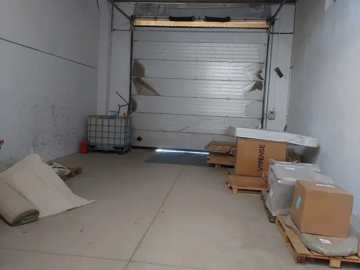 HAVAALANI KARŞISI TAM DONANIMLI 2.300 M2 DEPO