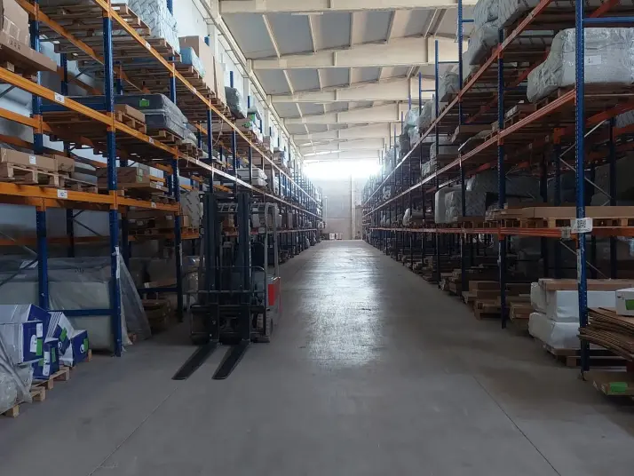 HAVAALANI KARŞISI TAM DONANIMLI 2.300 M2 DEPO