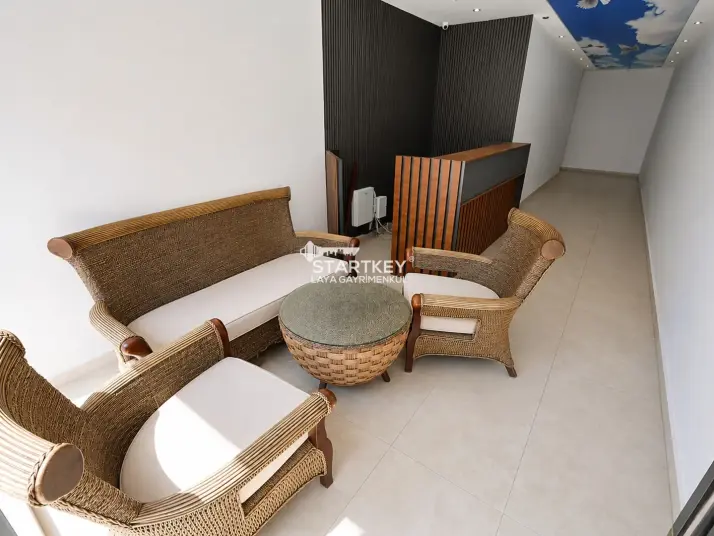 GÜMÜLDÜR&#39;DE SAHİLE 160 M 50 YATAK KAPASİTELİ RUHSATLI BUTİK OTEL