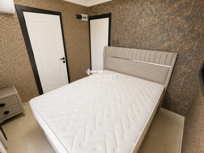 GÜMÜLDÜR&#39;DE SAHİLE 160 M 50 YATAK KAPASİTELİ RUHSATLI BUTİK OTEL
