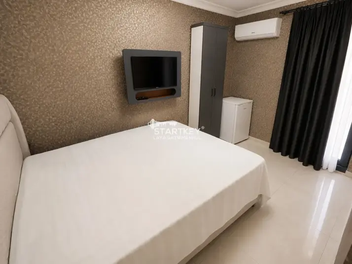 GÜMÜLDÜR&#39;DE SAHİLE 160 M 50 YATAK KAPASİTELİ RUHSATLI BUTİK OTEL