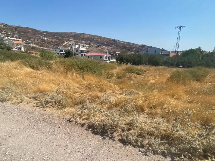 DİKİLİ ÇANDARLI&#39;DA KÖŞE PARSEL VİLLA İMARLI SATILIK ARSA
