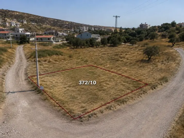 DİKİLİ ÇANDARLI&#39;DA KÖŞE PARSEL VİLLA İMARLI SATILIK ARSA