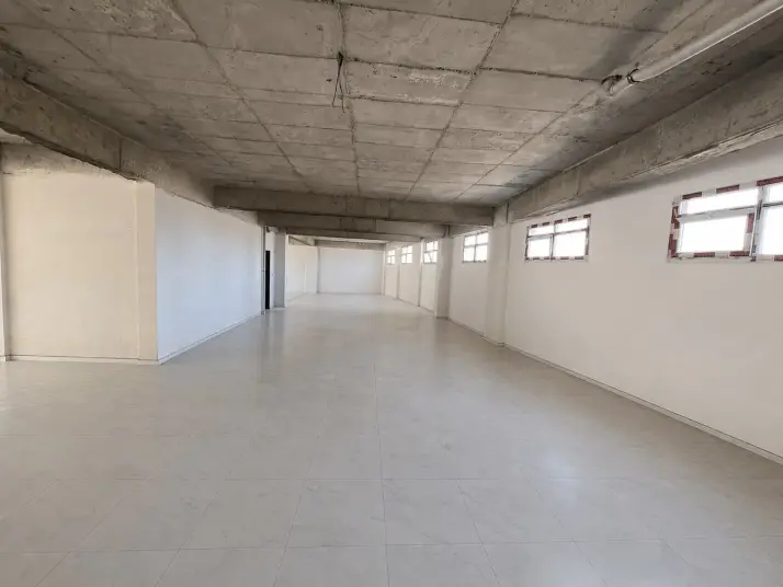 BAYRAKLI ŞEHİR HAST. BAĞLANTI KAVŞAĞINDA 330 MT2 KİRALIK DÜKKAN