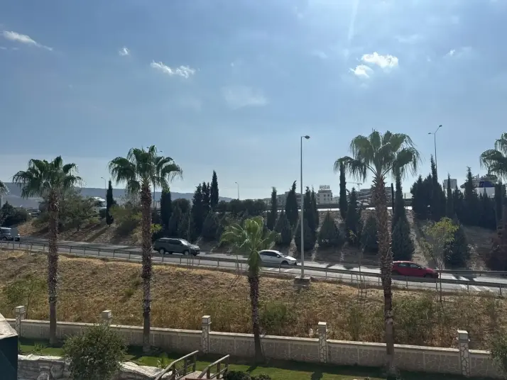 İzmir Port Bornova&#39;da Kiralık İşyeri CB PH