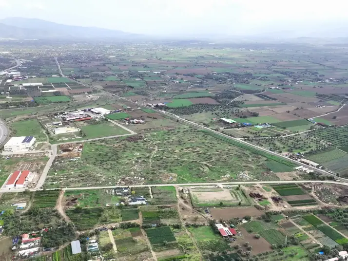 İzmir Bayındır Canlı&#39; da Satılık Sanayi İmarlı Arsa CB PH